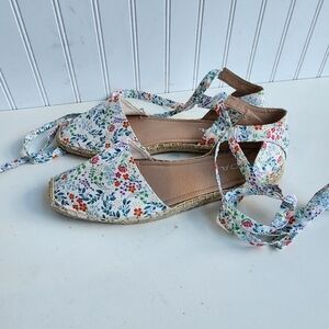 Soda Tie Detail Espadrille Flats White Red Green Floral Fabric Ankle Tie Sz 9